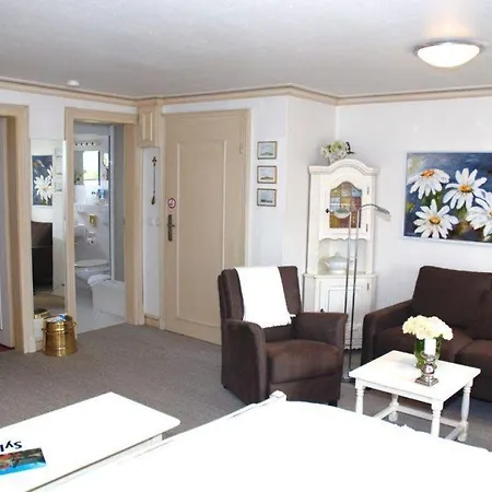 Haus-kiki-app-luetje-eek-west * Sylt